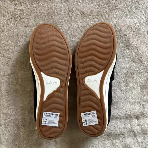 CLARKS cloudsteppers women’s slip ons Size 7 - Picture 4 of 4